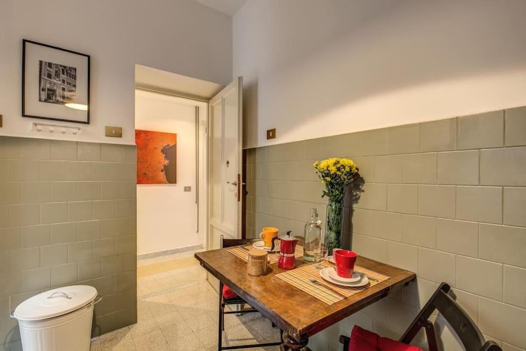 Monti Coliseum 2nd Floor 3 Bedroom Apartment Rom